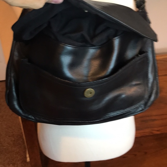 LEATHER ST. JOHN’S BAY SHOULDER BAG - Picture 2 of 11